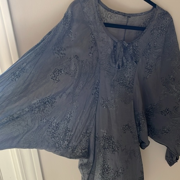 100% Silk Made in Italy Blouse Tunic Dolman Sleeve Dark Grey Animal Print M - Picture 3 of 6